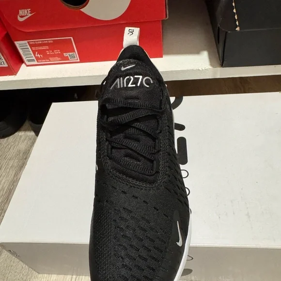 Nike 270 Trainer in Black, White and Iridescent - Picture 4 of 5